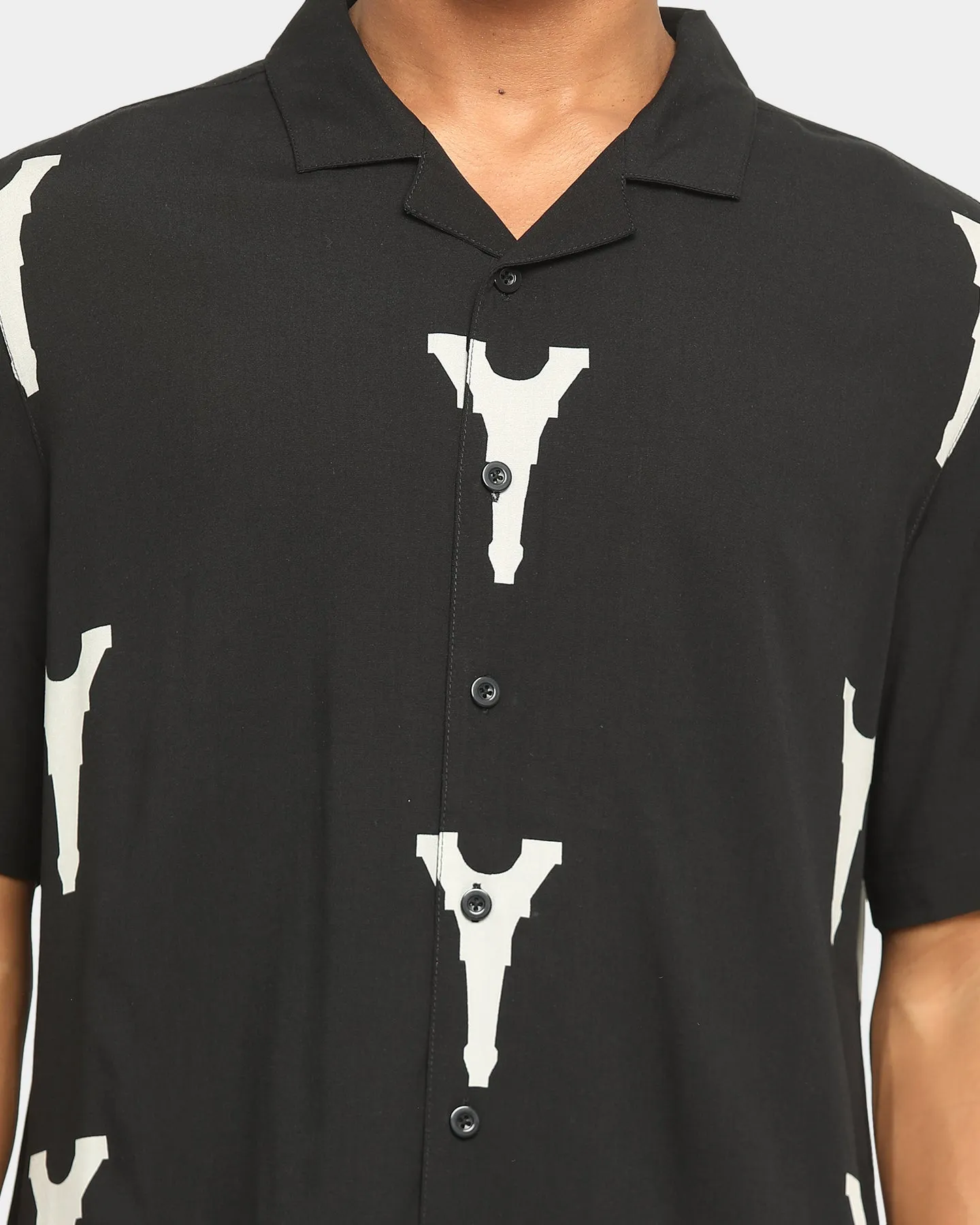 Carré Iron Lady Short Sleeve Button Up Black