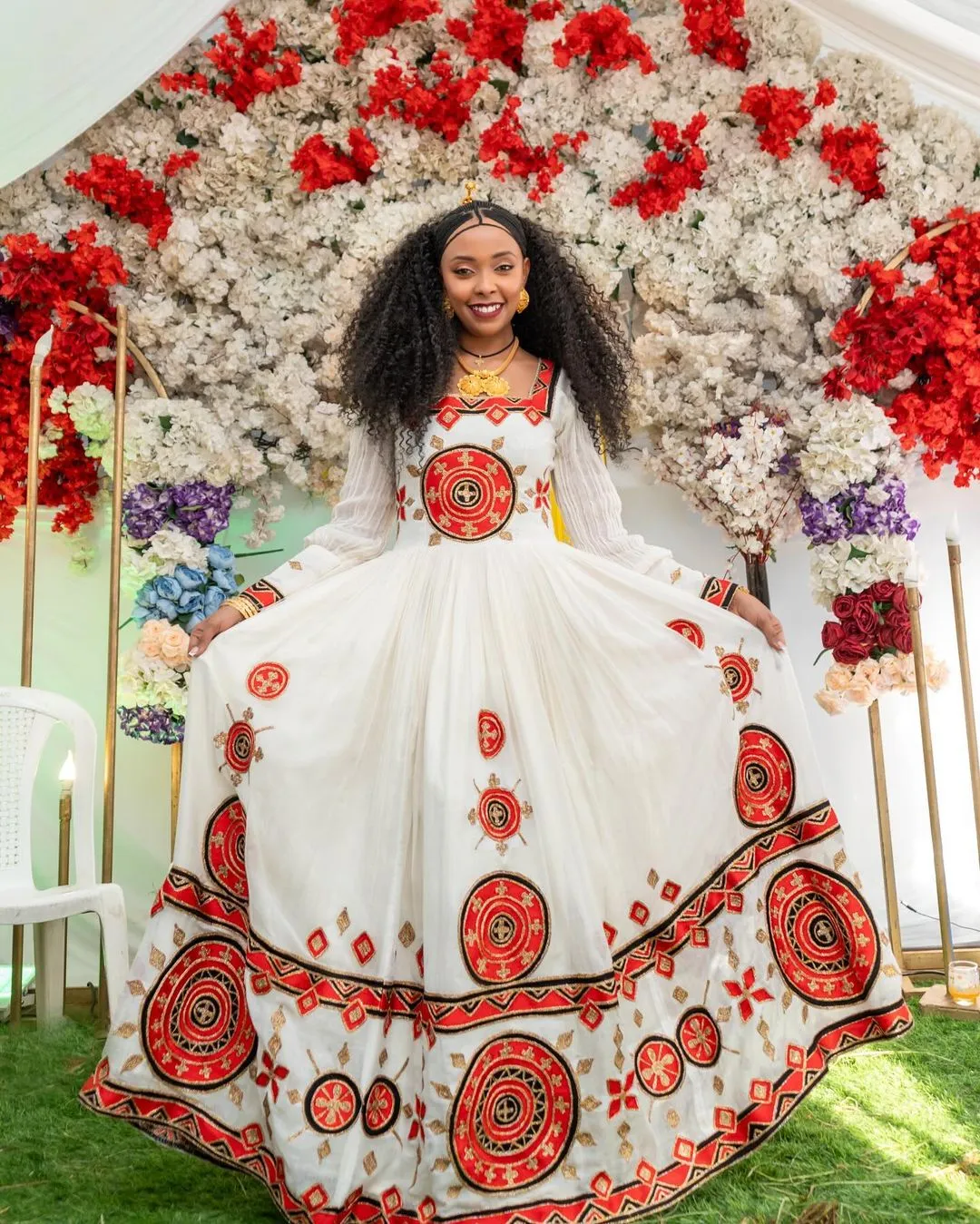 Flattering Red Ethiopian Traditional Dress: Wide Dazzling Ornaments Habesha Dress Beautiful Ethiopian Wedding Dress