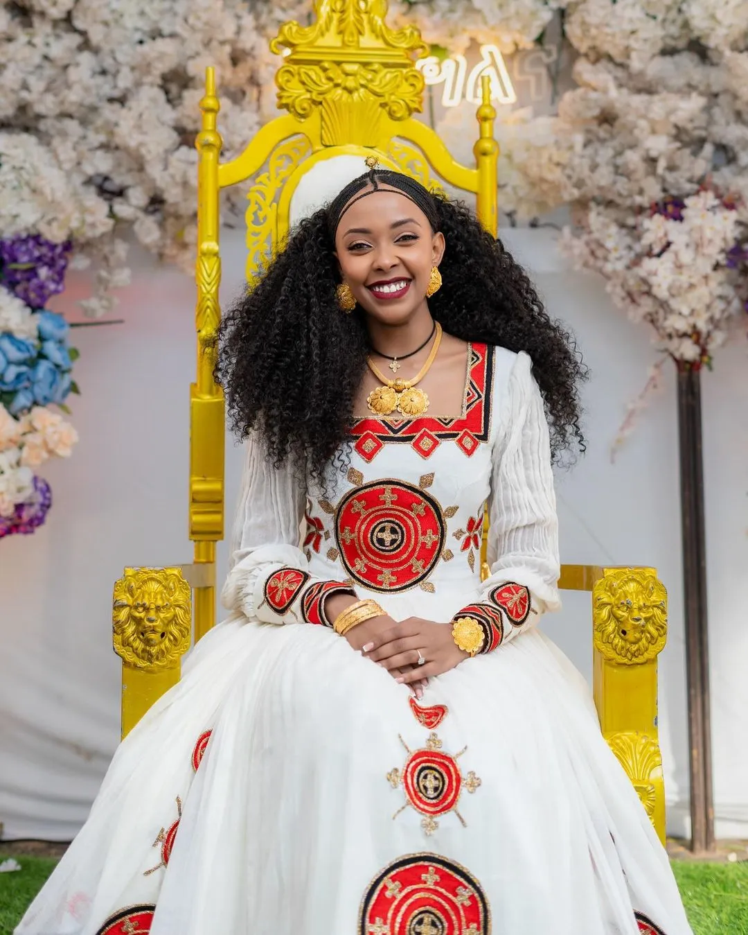 Flattering Red Ethiopian Traditional Dress: Wide Dazzling Ornaments Habesha Dress Beautiful Ethiopian Wedding Dress