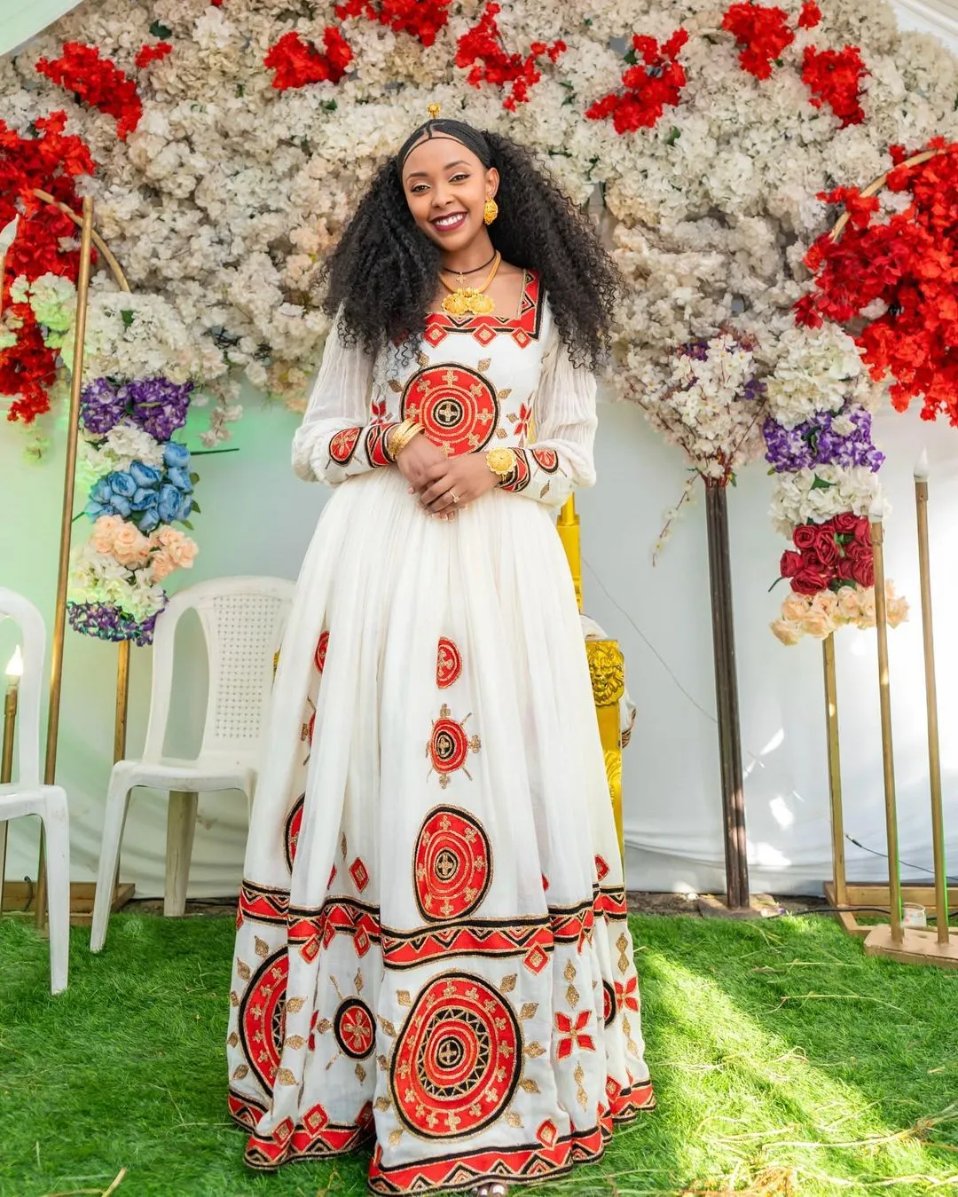 Flattering Red Ethiopian Traditional Dress: Wide Dazzling Ornaments Habesha Dress Beautiful Ethiopian Wedding Dress