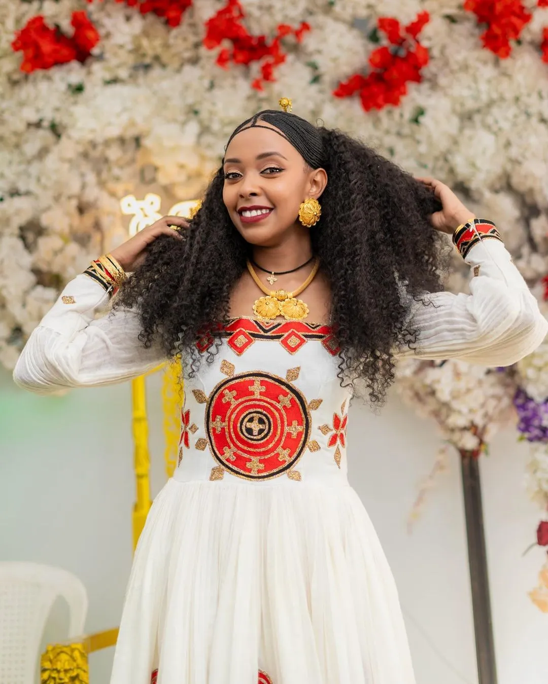 Flattering Red Ethiopian Traditional Dress: Wide Dazzling Ornaments Habesha Dress Beautiful Ethiopian Wedding Dress